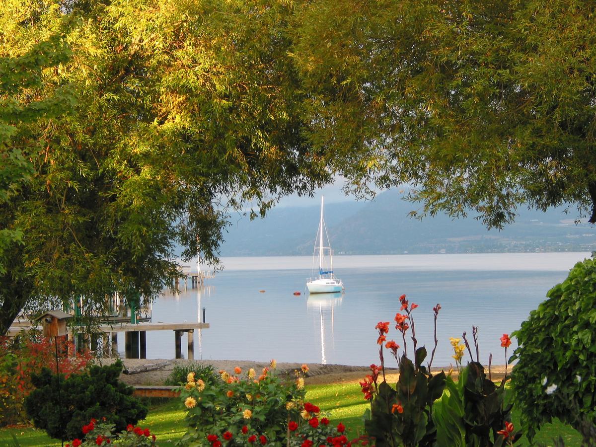 Lakeshore B&B Келоуна Екстер'єр фото
