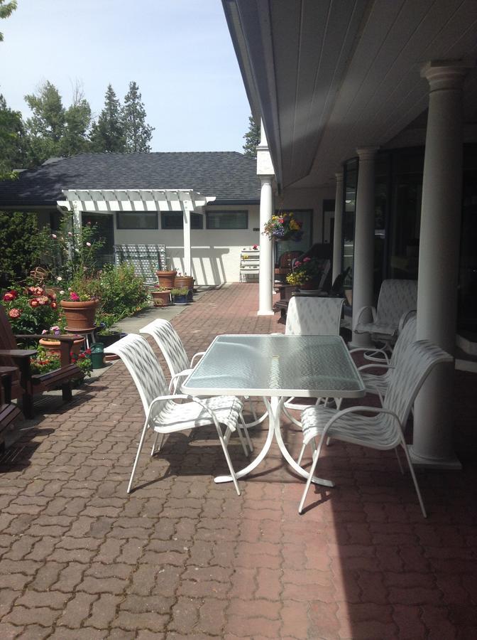 Lakeshore B&B Келоуна Екстер'єр фото