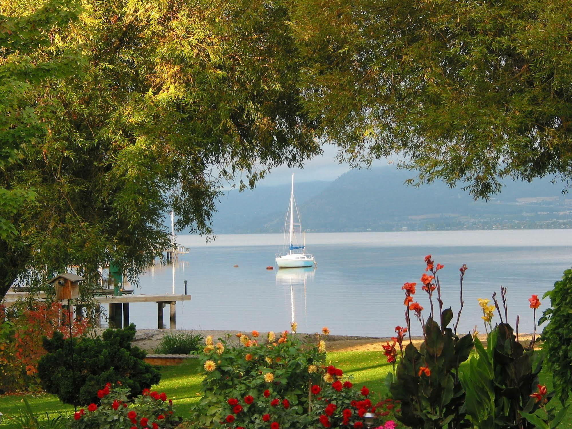 Lakeshore B&B Келоуна Екстер'єр фото