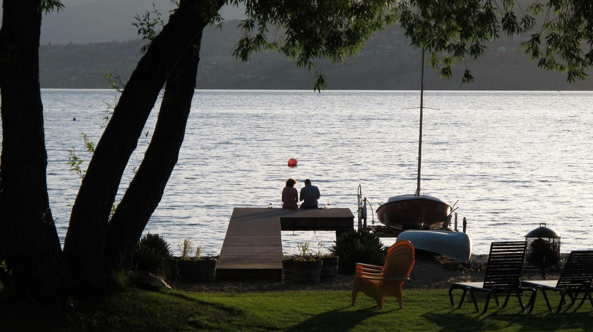 Lakeshore B&B Келоуна Екстер'єр фото