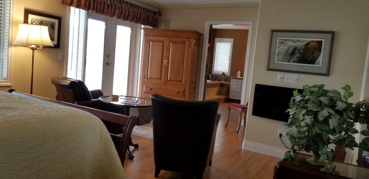 Lakeshore B&B Келоуна Екстер'єр фото